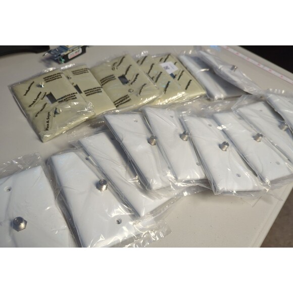 Lot of 16 New Light Switch Covers & CATV Jack Wall Plates - Picture 3 of 11